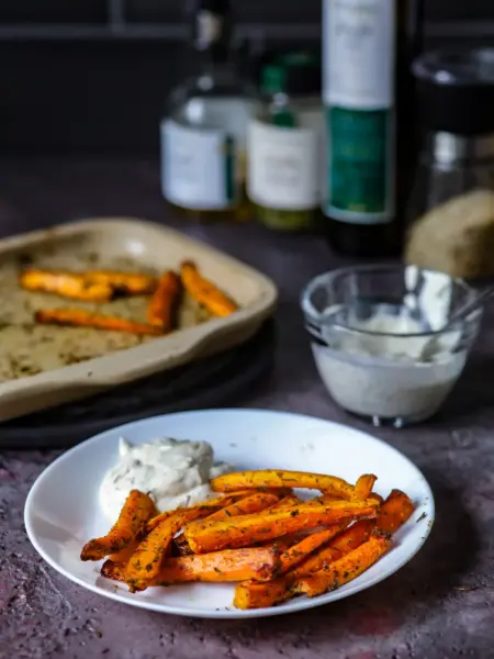 Möhrensticks mit RuckiZuckiDip