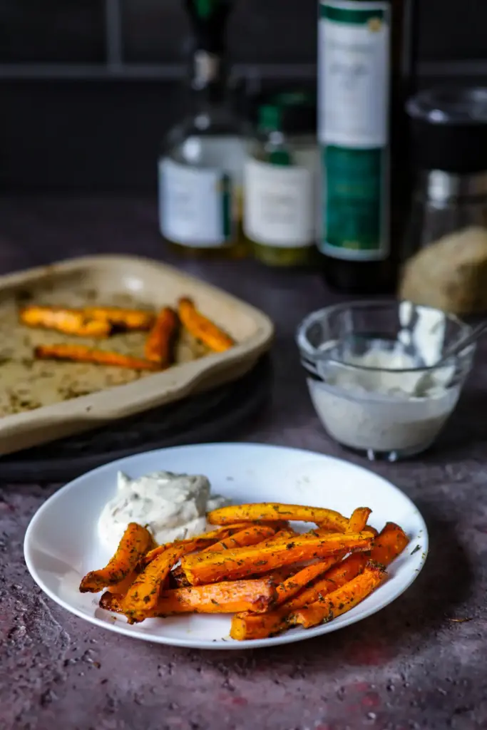Möhrensticks mit RuckiZuckiDip