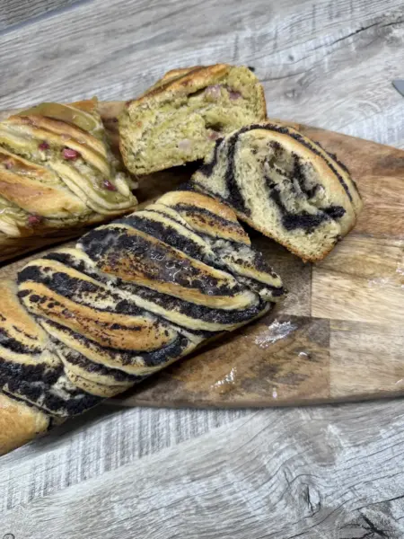 Hefezopf mit Mohnfüllung