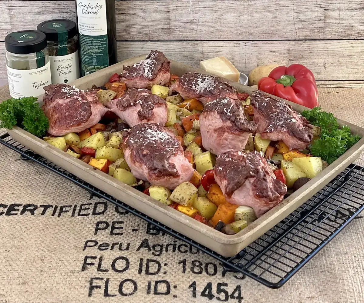 Leberkäse aus dem Backofen mit Gemüse