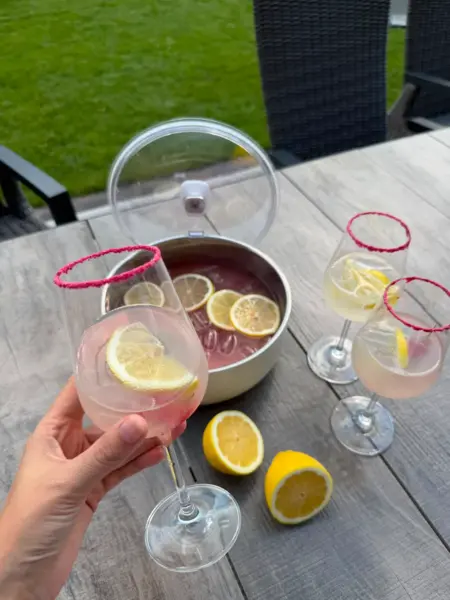 Zitronenlimonade mit Zuckerrand