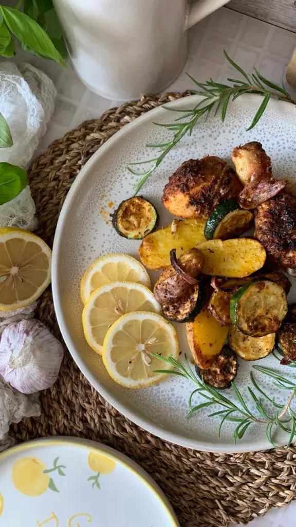 Hänchenschenkel mit mediterranem Gemüse aus dem Air Fryer